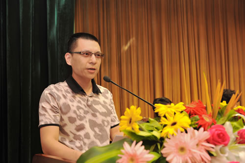 上海滬工閥門廠(集團)有限公司董事長楊猛在大會上作報告發言