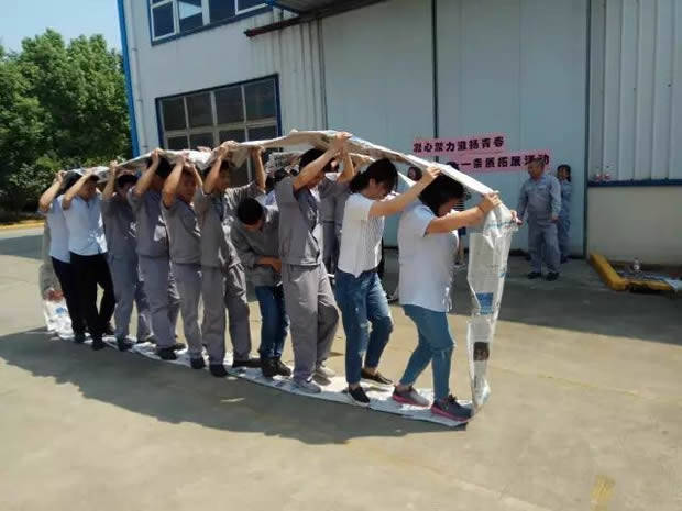 �Ϻ������y�T�S���ľ������P�ഺ���|��չ��ӣ��D13��