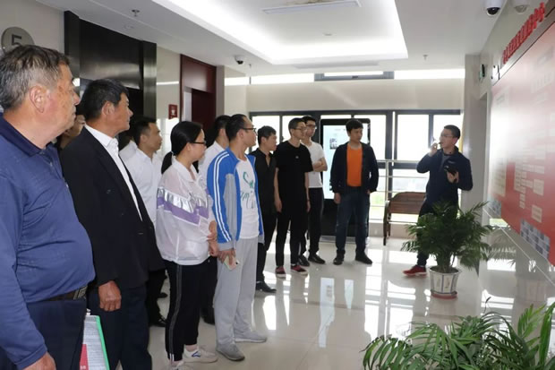 滬工閥門黨支部開展致敬七十年奮進新時代主題黨日活動(圖3)