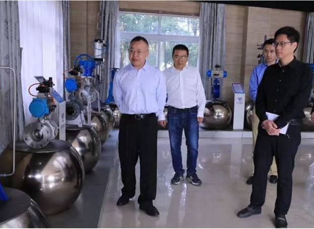 嘉定區(qū)經委領導實地調研上海滬工閥門廠(圖2)