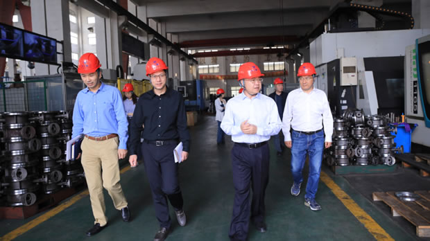 嘉定區(qū)經委領導實地調研上海滬工閥門廠(圖4)